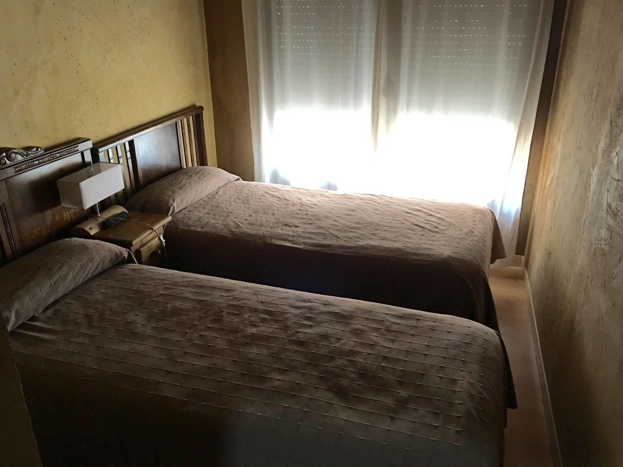 Hostal La Bastide Du Chemin Sahagún Екстериор снимка